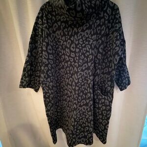 Women's Black & Gray Leopard Print Tunic Top